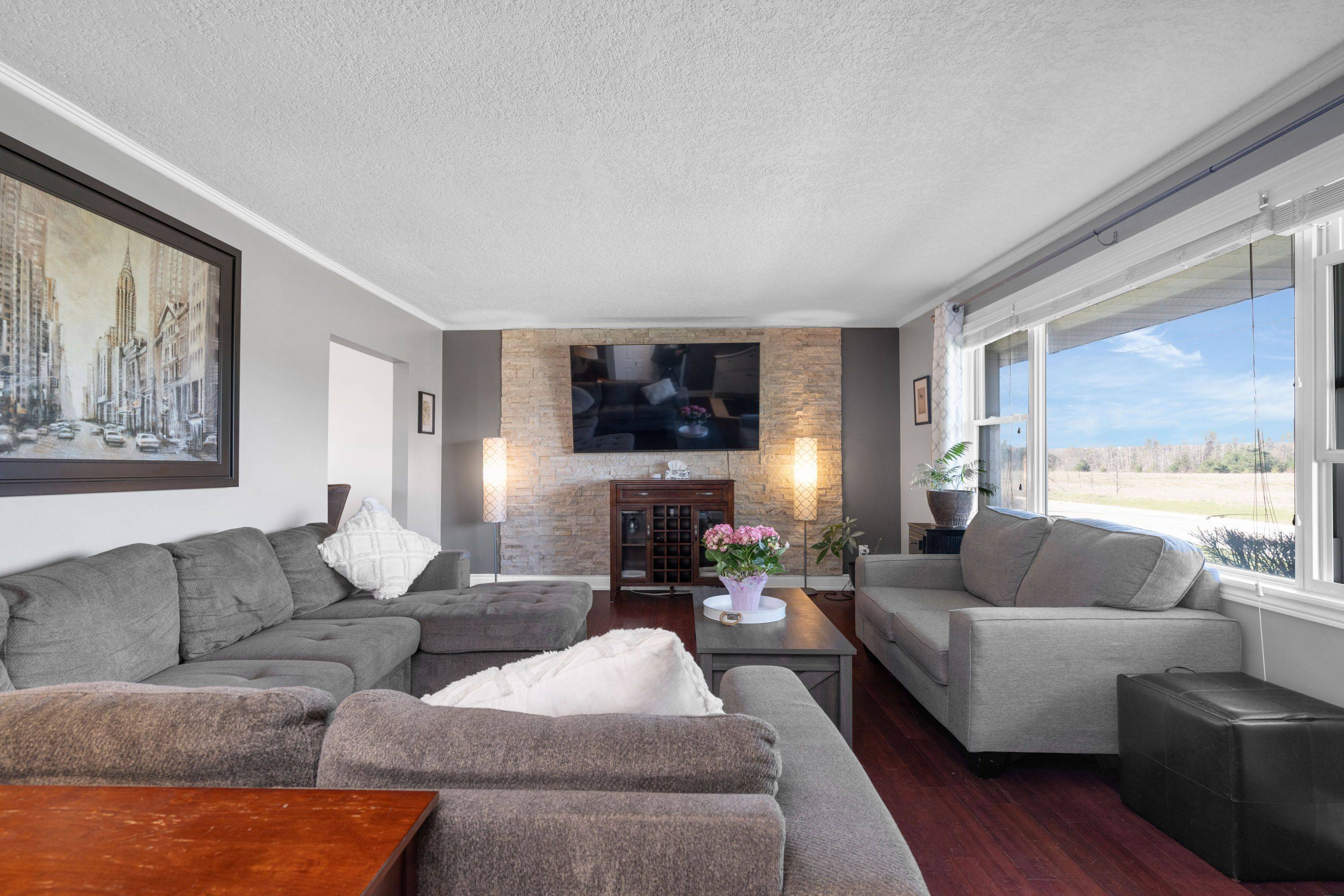 East Gwillimbury, ON L9N 1H5,35 Park AVE