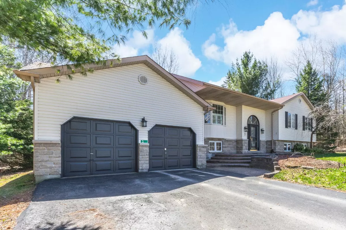 Oro-medonte, ON L0K 1E0,3 Maple CT