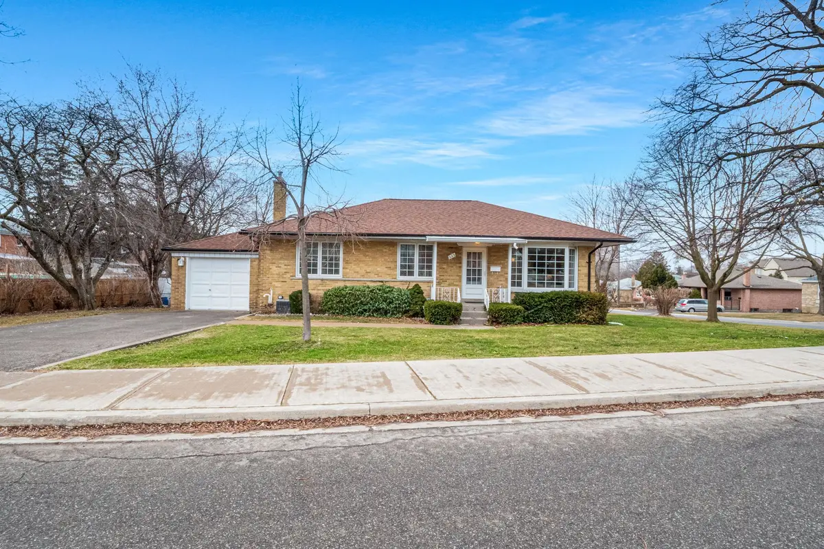 Toronto W05, ON M3M 1T3,223 Epsom Downs DR