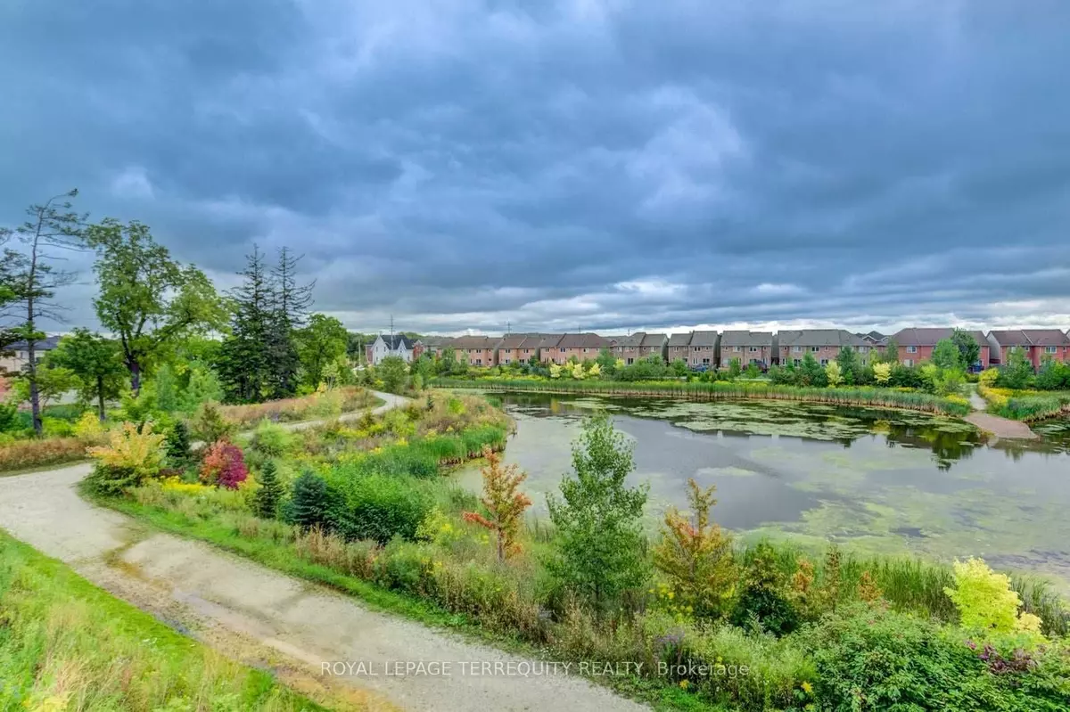 Milton, ON L9T 9A7,640 Sauve ST #215