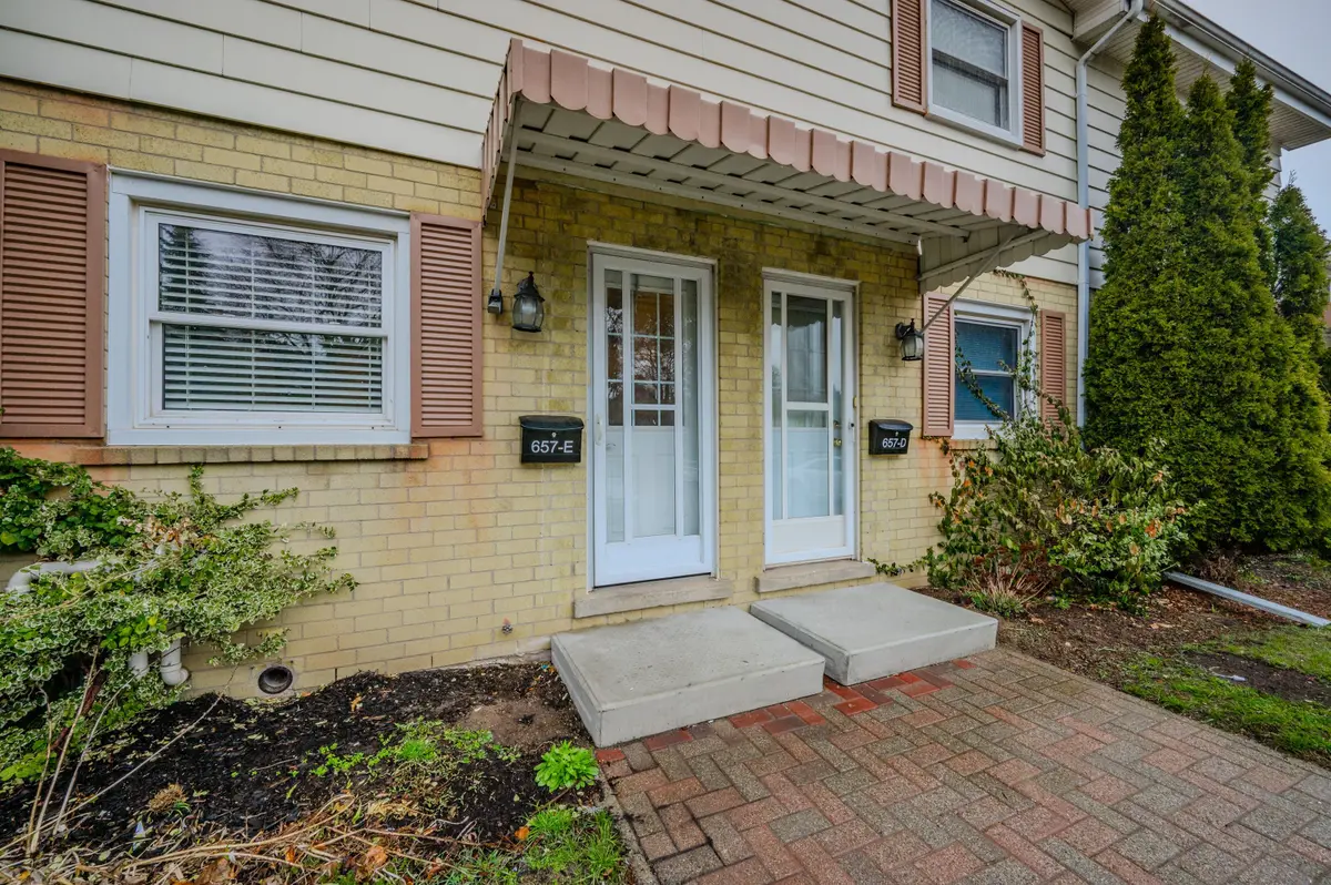 Waterloo, ON N2L 3V5,657 Albert ST #E