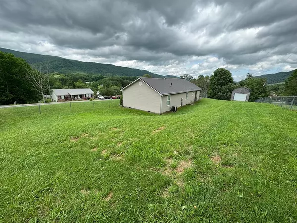 Tazewell, VA 24651,192 Yale St