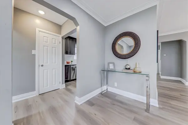 Toronto E04, ON M1P 1P8,35 Vauxhall DR