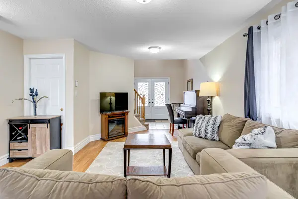 Barrie, ON L4N 5S9,92 COURTNEY CRES