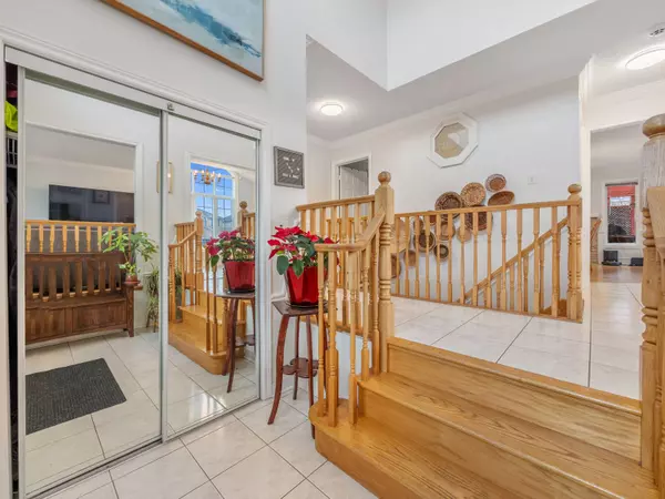 Brampton, ON L6R 1N4,7 Peppertree CRES