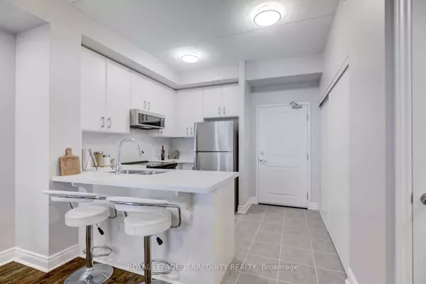 Milton, ON L9T 9A7,640 Sauve ST #215