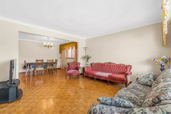 Toronto W03, ON M6M 1L6,115 Trowell AVE