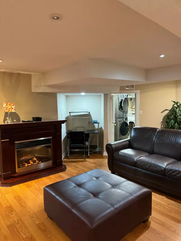 Mississauga, ON L5W 1T9,6921 Golden Hills WAY W