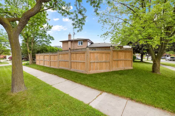 Oakville, ON L6K 3R4,299 Slade CRES