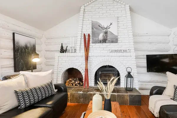 Blue Mountains, ON L9Y 0N9,105 Settlers WAY