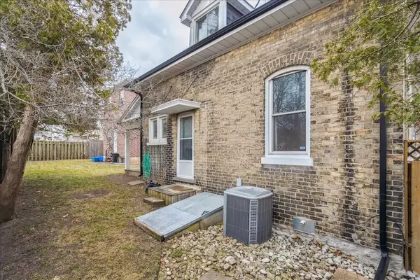 Brantford, ON N3T 2X3,92 Charlotte ST