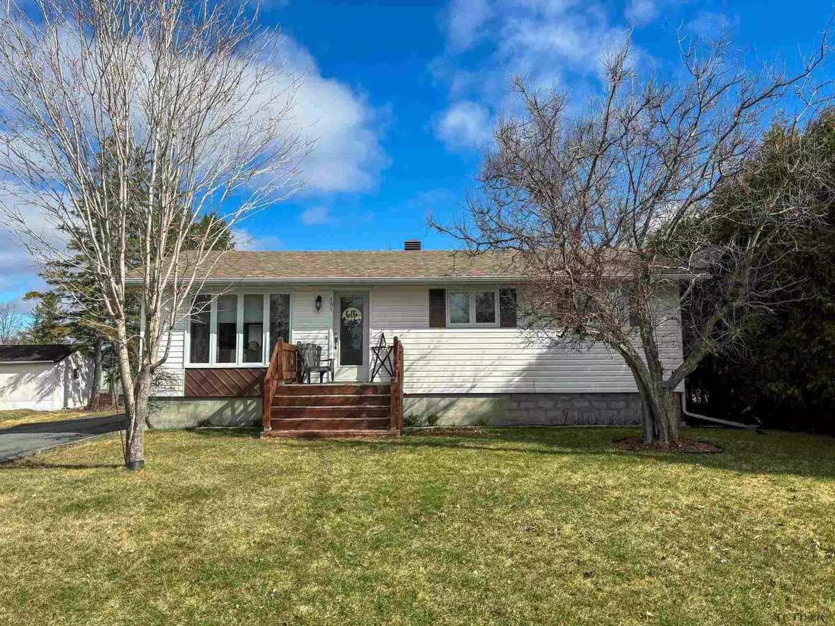 Temiskaming Shores, ON P0J 1P0,161 Colette ST