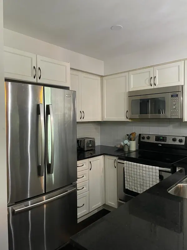 Toronto E04, ON M1L 0E1,60 Fairfax CRES #601