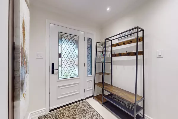 Mississauga, ON L5N 7J3,6547 Sapling TRL