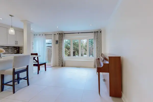 Mississauga, ON L5N 7J3,6547 Sapling TRL