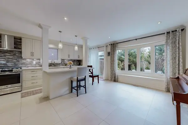 Mississauga, ON L5N 7J3,6547 Sapling TRL