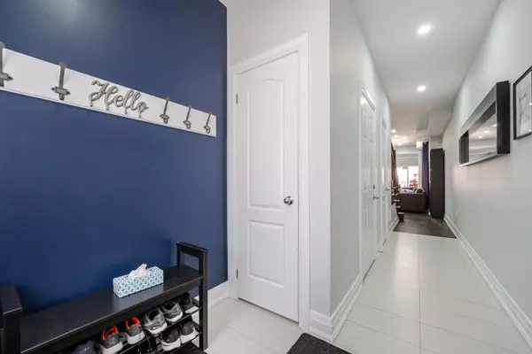 Mississauga, ON L5V 0E2,887 Francine CRES