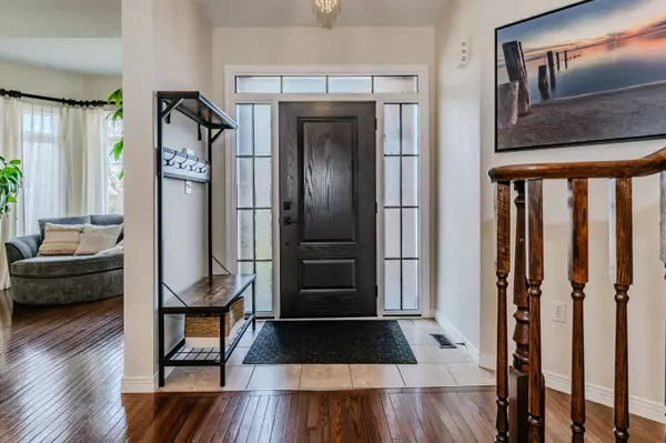 Grimsby, ON L3M 5R1,12 Hickory CRES