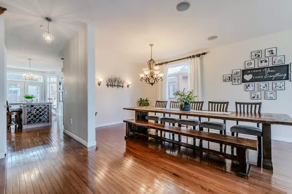 Grimsby, ON L3M 5R1,12 Hickory CRES