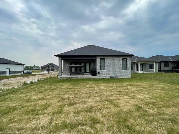 Lambton Shores, ON N0M 1T0,38 BROOKLAWN DR