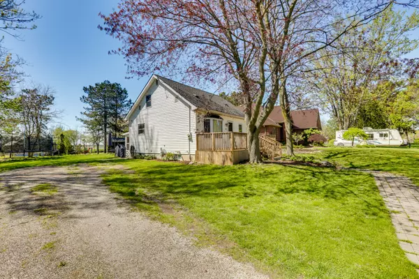 Lambton Shores, ON N0N 1J0,8 Beechwood AVE N