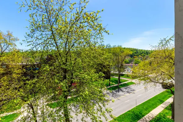 Hamilton, ON L8K 5N2,350 Quigley RD #442