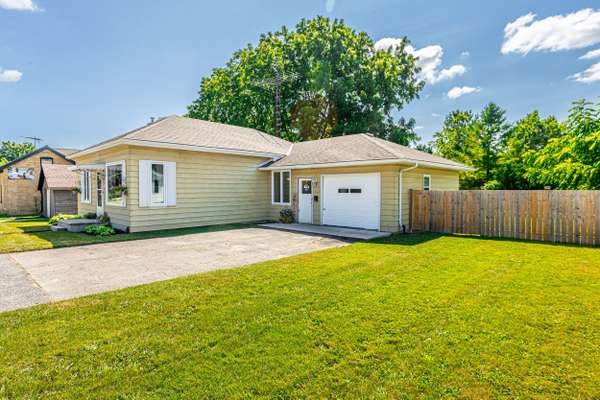 Lambton Shores, ON N0N 1J0,45 King ST E