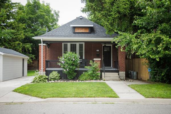 14 Carlton AVE, London, ON N5Y 3M5