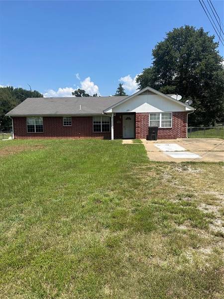 609 E Choctaw Street, Broken Bow, OK 74728