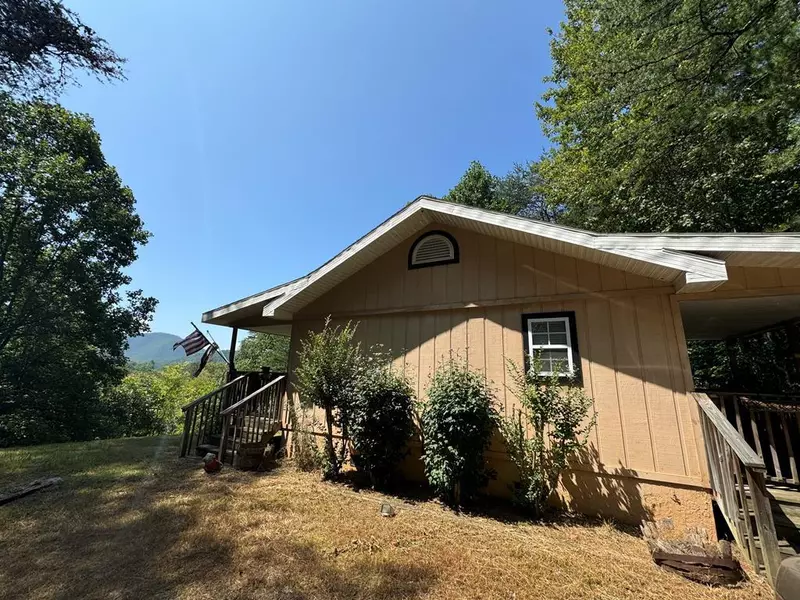 73 Petticoat Junction, Hayesville, NC 28904