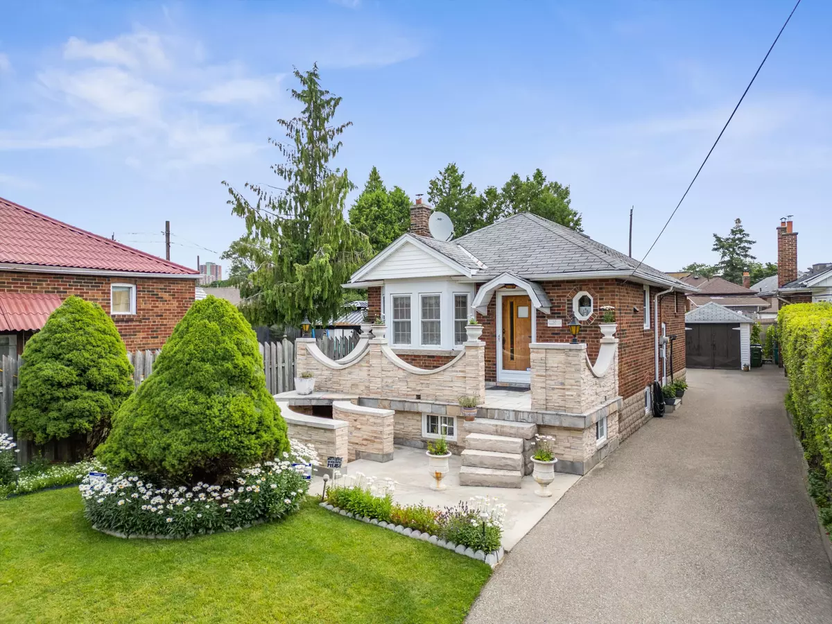 Toronto W03, ON M6M 1M4,58 Westbury CRES