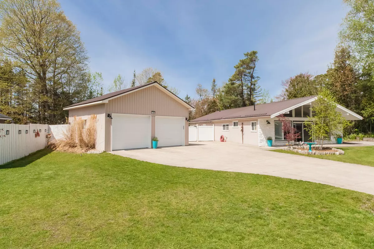 South Bruce Peninsula, ON N0H 2G0,118 Woodland CRES