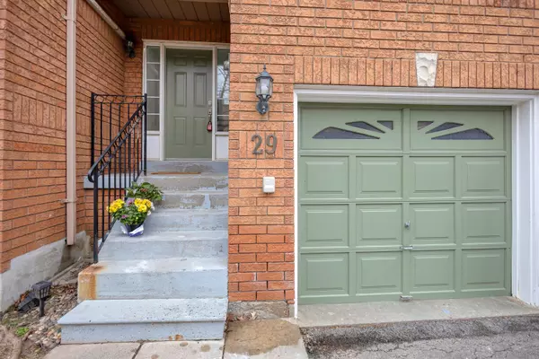 Brampton, ON L6V 4M3,57 Brickyard WAY #29