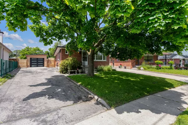 Toronto W10, ON M9W 2C3,14 Stavely CRES