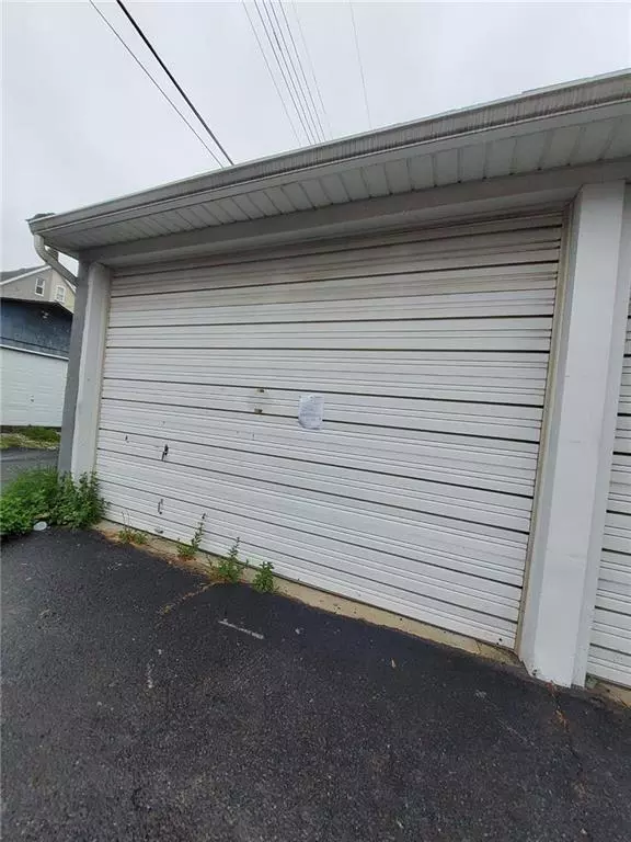 Easton, PA 18042,1621 Spruce Street #Garage 1