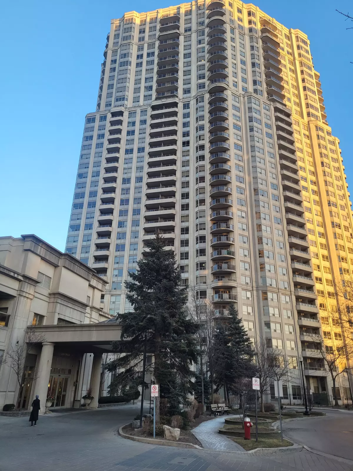 Mississauga, ON L5R 4B1,25 Kingsbridge Garden CIR #1523