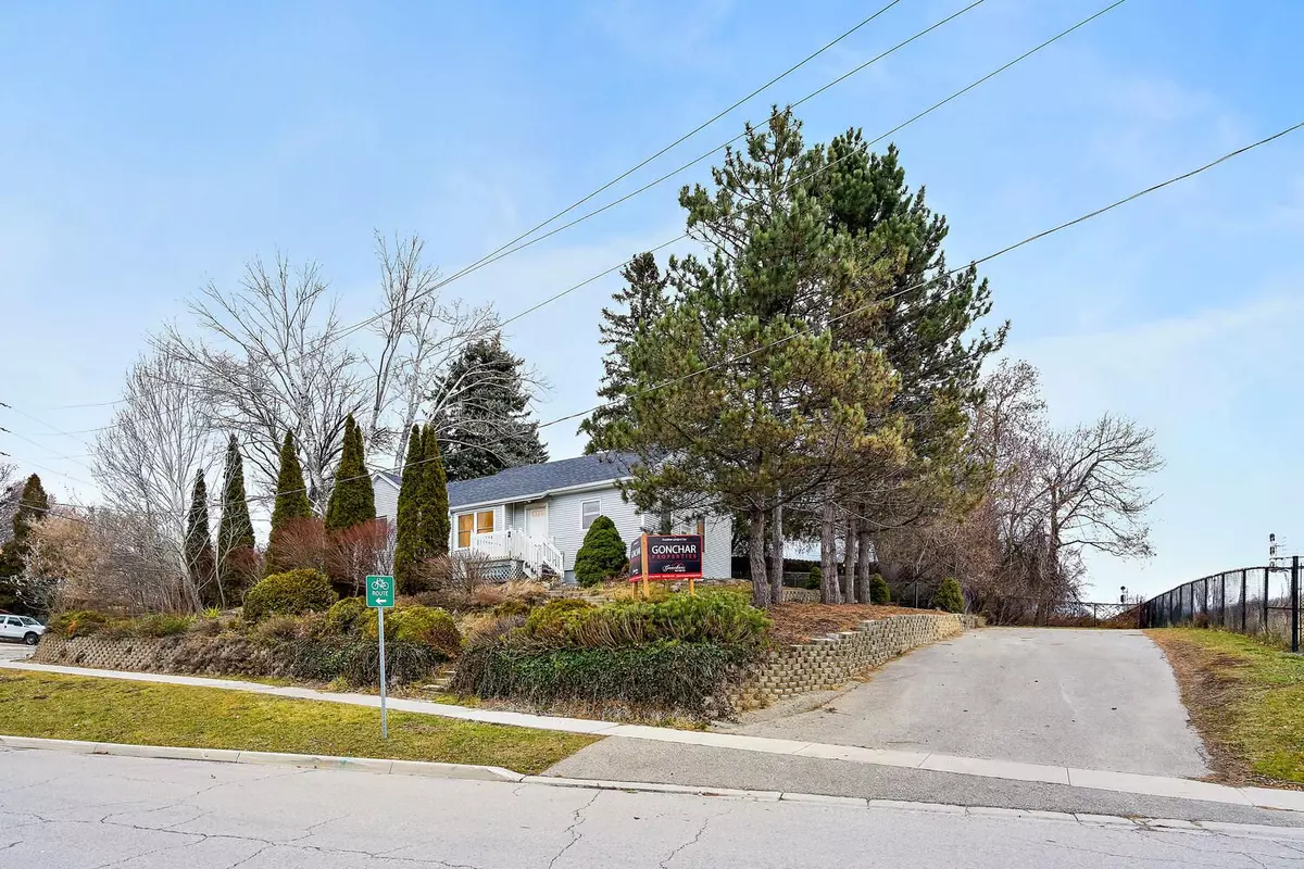 Halton Hills, ON L7G 2J8,2 John ST #1