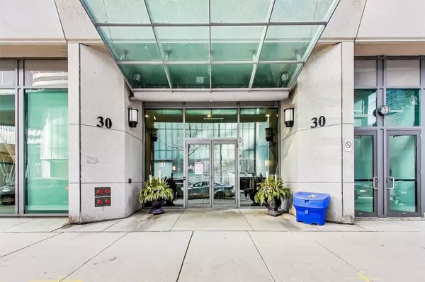 Toronto C01, ON M5J 3A4,30 Grand Trunk CRES #1506