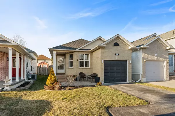 Oshawa, ON L1K 2N1,1012 Grandlea CT