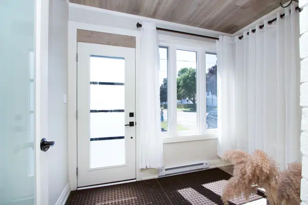 183 Gibbons ST, Oshawa, ON L1J 4Y1