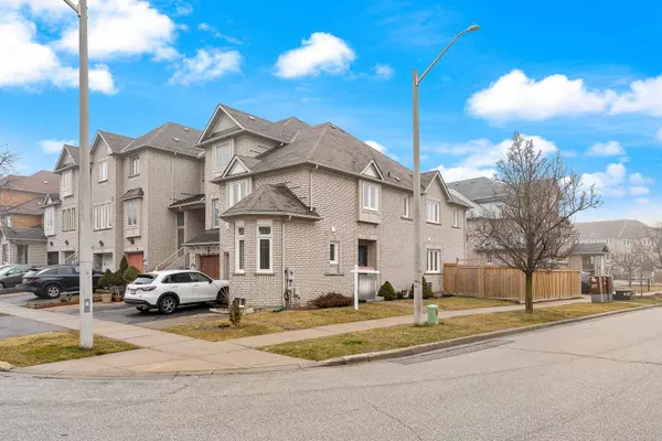 Richmond Hill, ON L4B 4E3,120 Coburg CRES