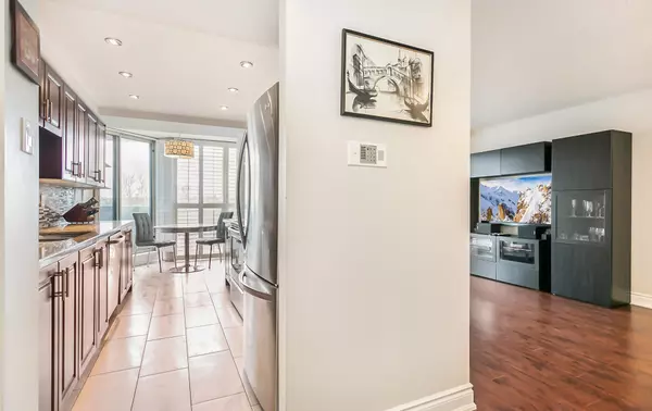 Mississauga, ON L5B 3Y1,330 RATHBURN RD W #310