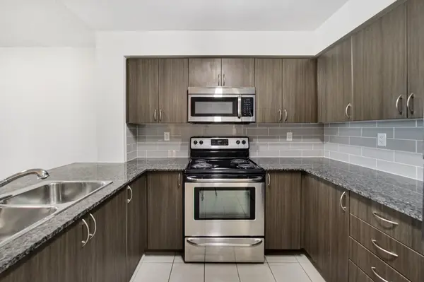 Toronto W02, ON M6H 4K6,816 LANSDOWNE AVE #908