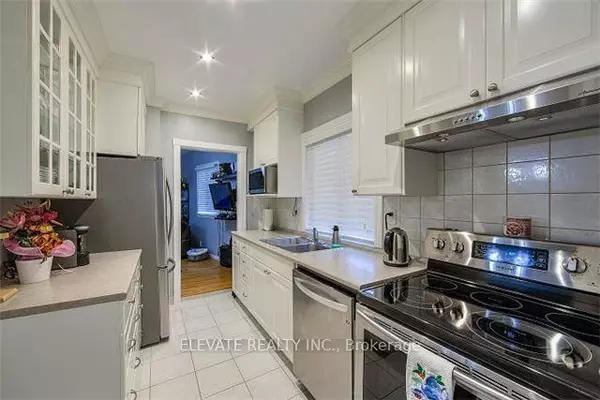 46 Mahoney AVE, Toronto W04, ON M6M 2H4