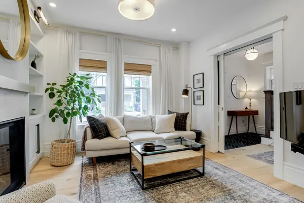 Hamilton, ON L8P 2V8,24 ORCHARD HL