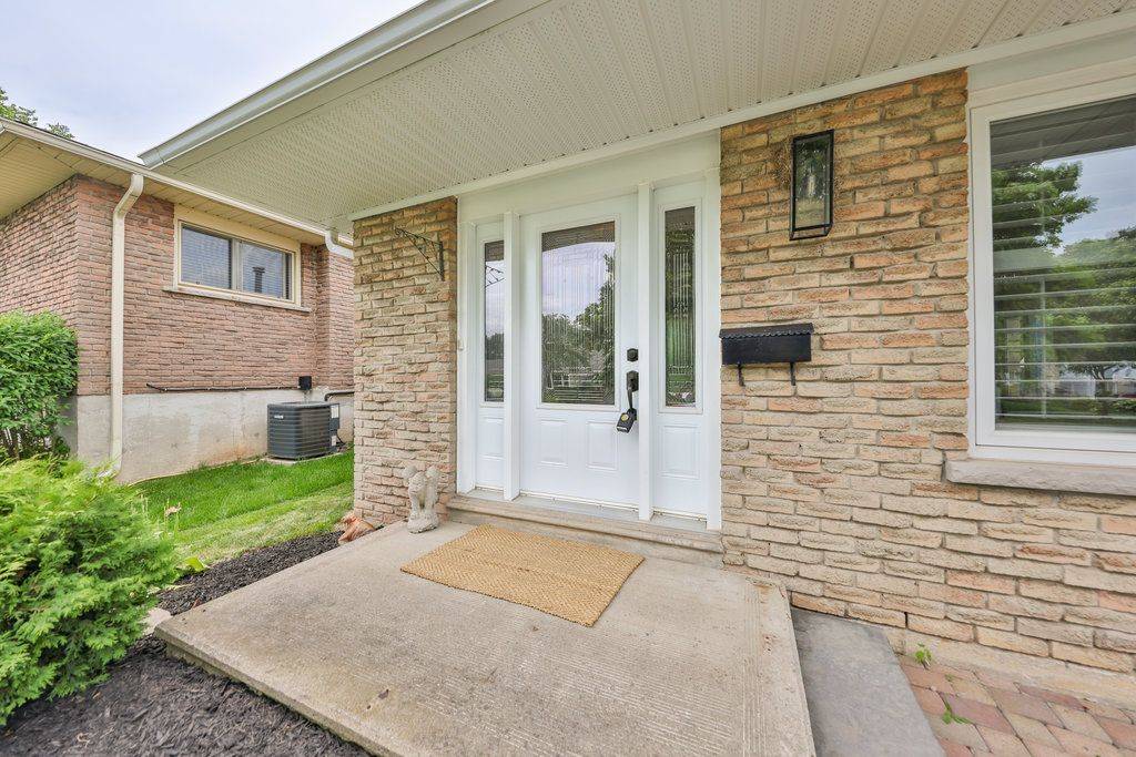 Burlington, ON L7M 1L3,3115 Palmer DR