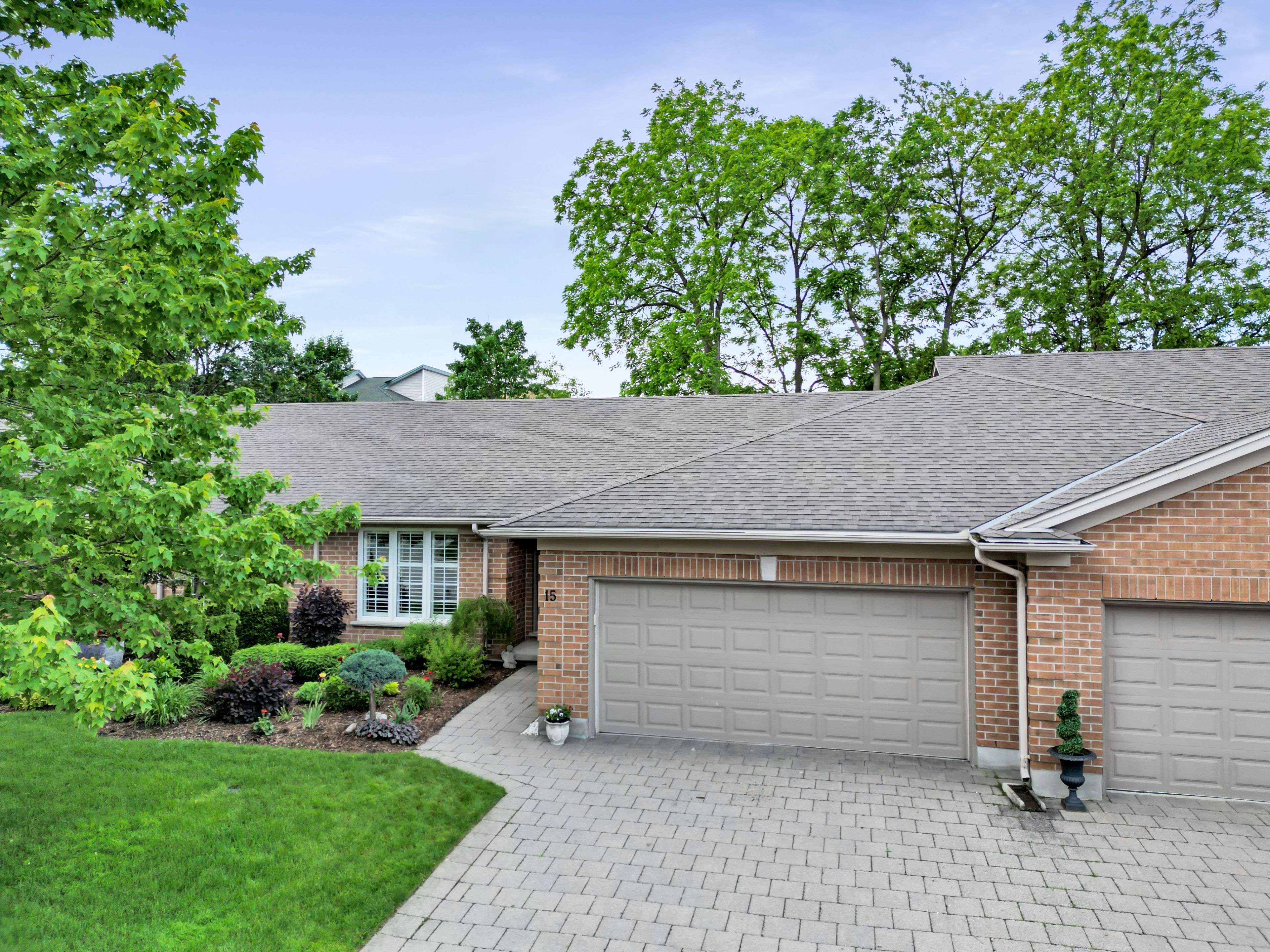London, ON N6K 4V9,505 Cranbrook RD W #15