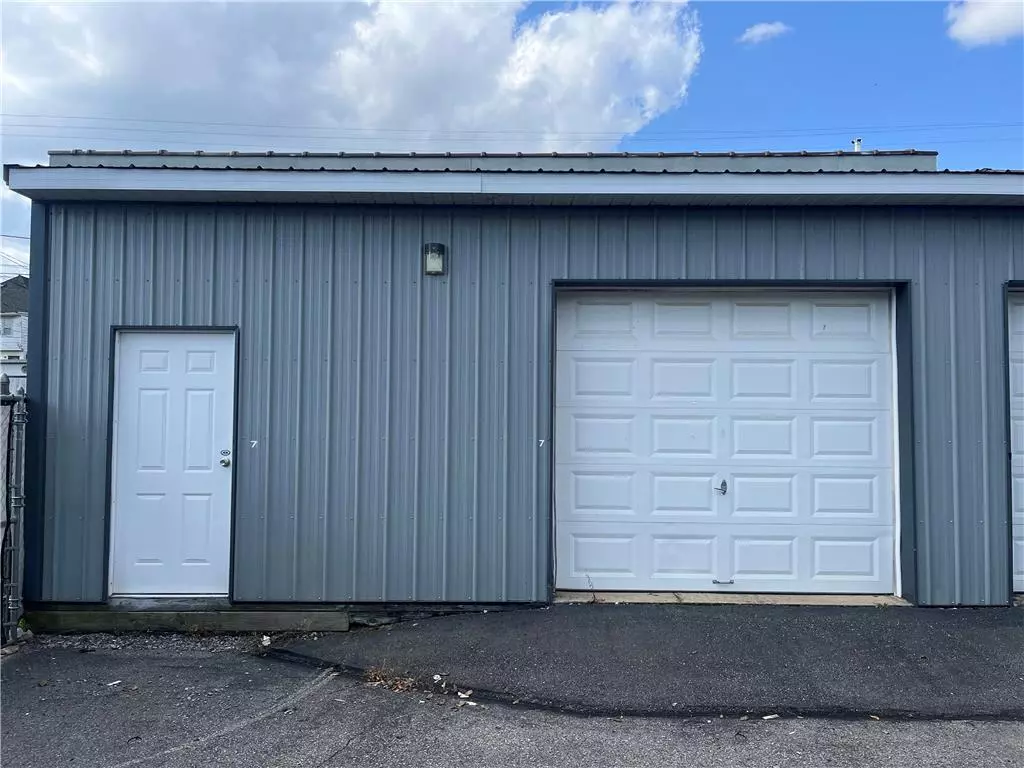 Easton, PA 18042,1611 Spruce Street #Garage 7