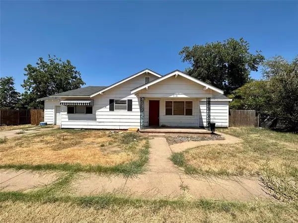 510 E Versa Street, Hollis, OK 73550