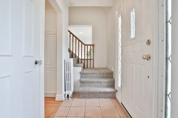 Toronto C04, ON M5M 2J3,221 Roe AVE